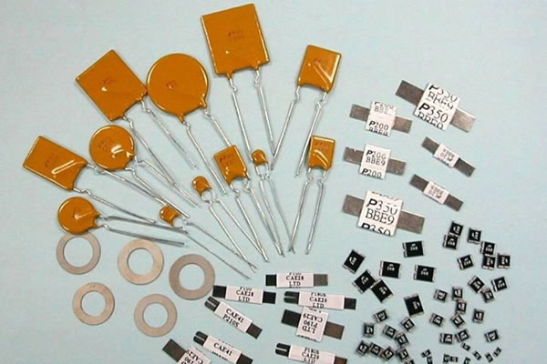 自恢復(fù)保險(xiǎn)絲貼片型與插件型的比較